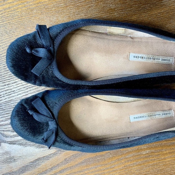 Diane Von Furstenberg calf hair Black Flats with Bow - Picture 8 of 8